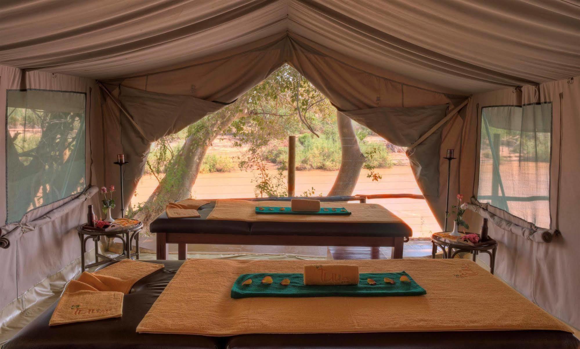 Sarova Shaba Game Lodge Archers Post Buitenkant foto