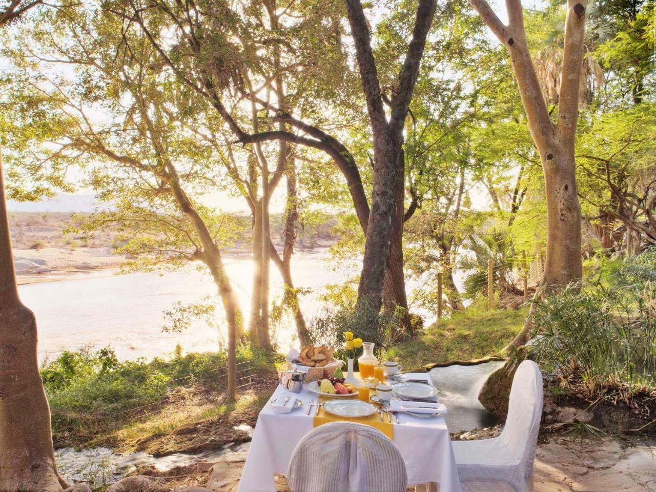 Sarova Shaba Game Lodge Archers Post Buitenkant foto